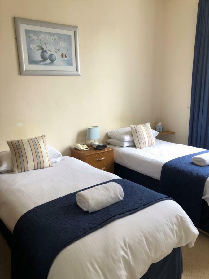 Green Tree Hotel 피블스 외부 사진